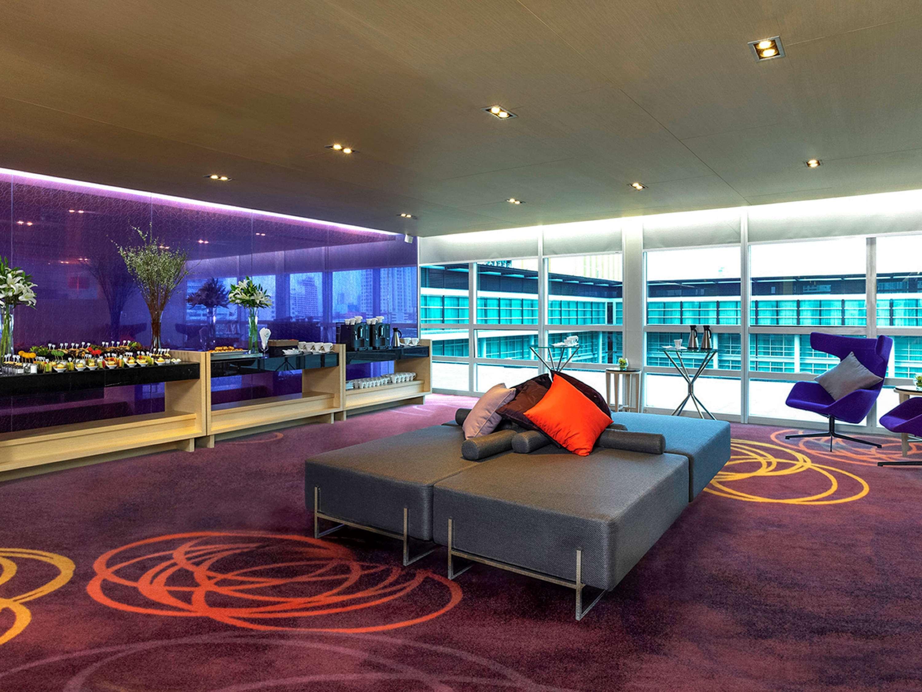 Hotel Pullman Bangkok King Power Zewnętrze zdjęcie The interior of the W lounge at London Heathrow Airport