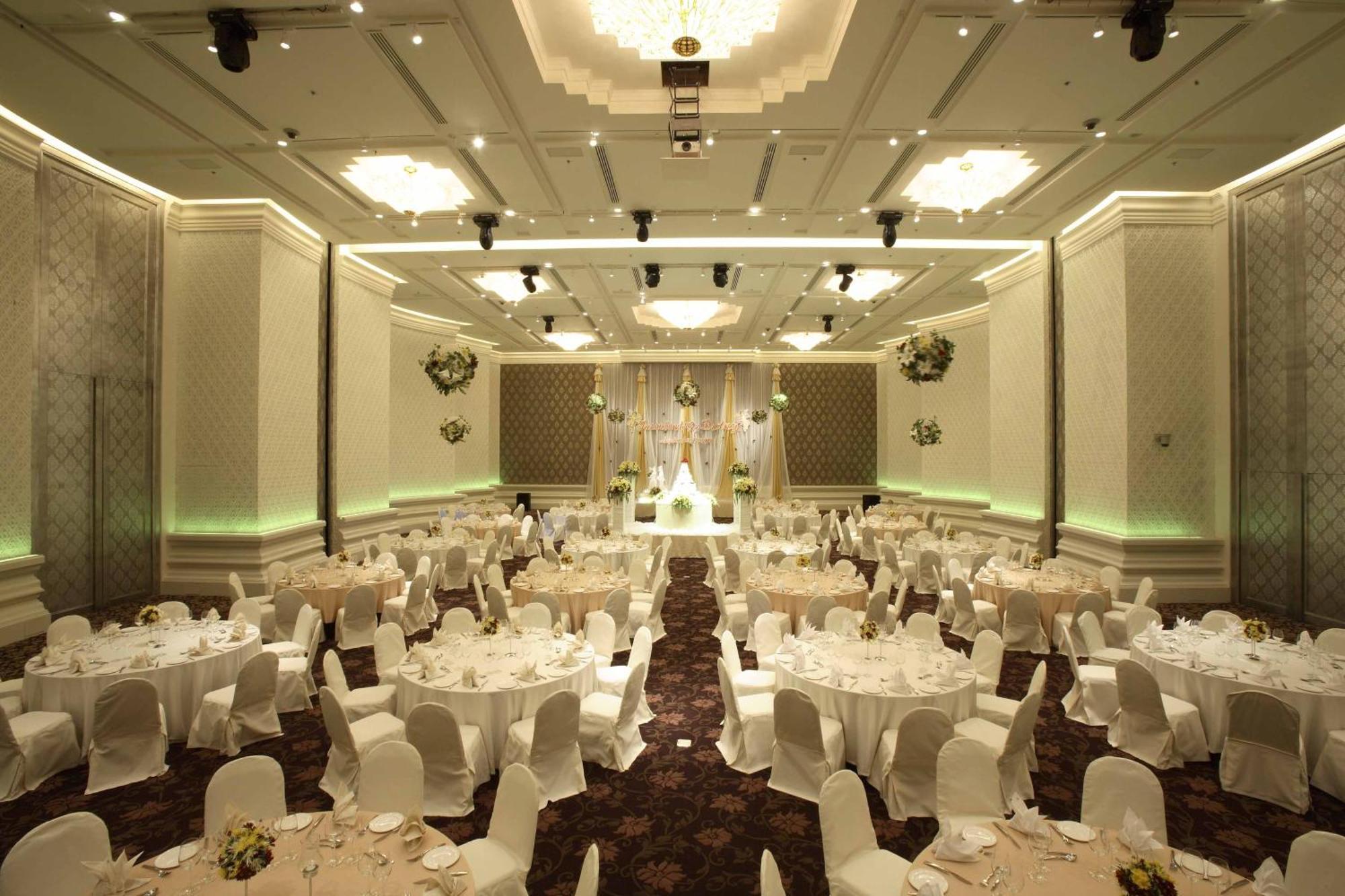 Hotel Pullman Bangkok King Power Zewnętrze zdjęcie Wedding reception at the Grand Ballroom
