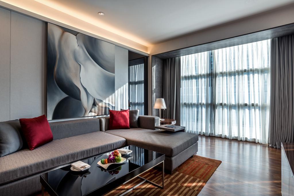 Hotel Pullman Bangkok King Power Zewnętrze zdjęcie Living room of a suite